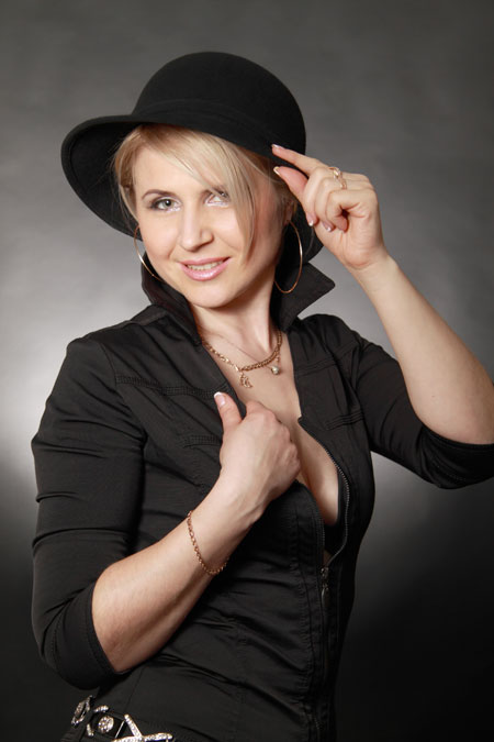 sexy female - agency-scams.com