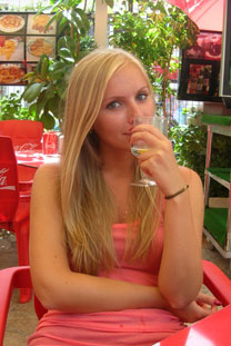 single lady - agency-scams.com