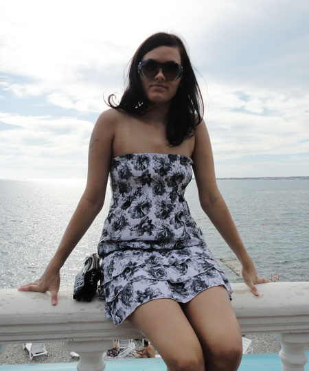 agency-scams.com - woman lonely